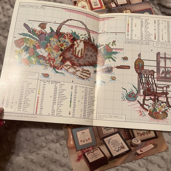 Lot of 3- Leisure Arts Pattern Leaflets - Picture 3 of 15